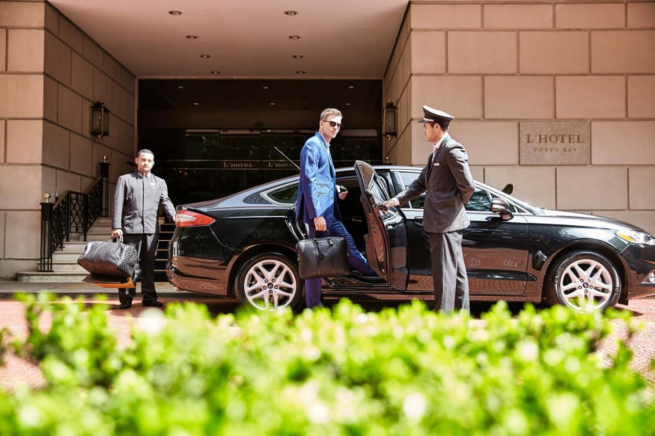 L'Hotel Portobay Σάο Πάολο Εξωτερικό φωτογραφία A chauffeur opening a car door for a guest